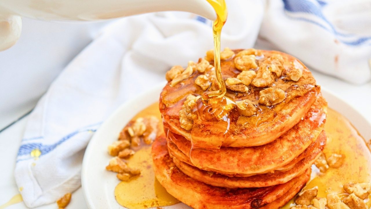 the best pumpkin pancakes (easy & fluffy methods)